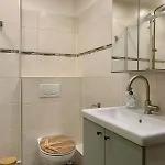 Apartment In Location With Free Parking Space